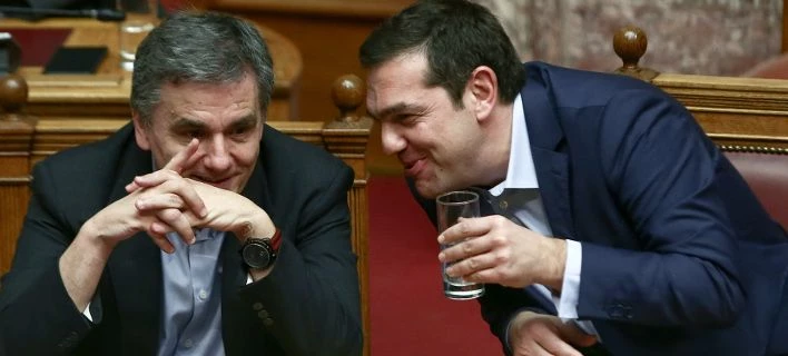 Ποια κρίση; Η κυβέρνηση αύξησε τους μισθούς μετακλητών και συμβασιούχων κατά 17% από τα 1.200 στα 1.500 ευρώ